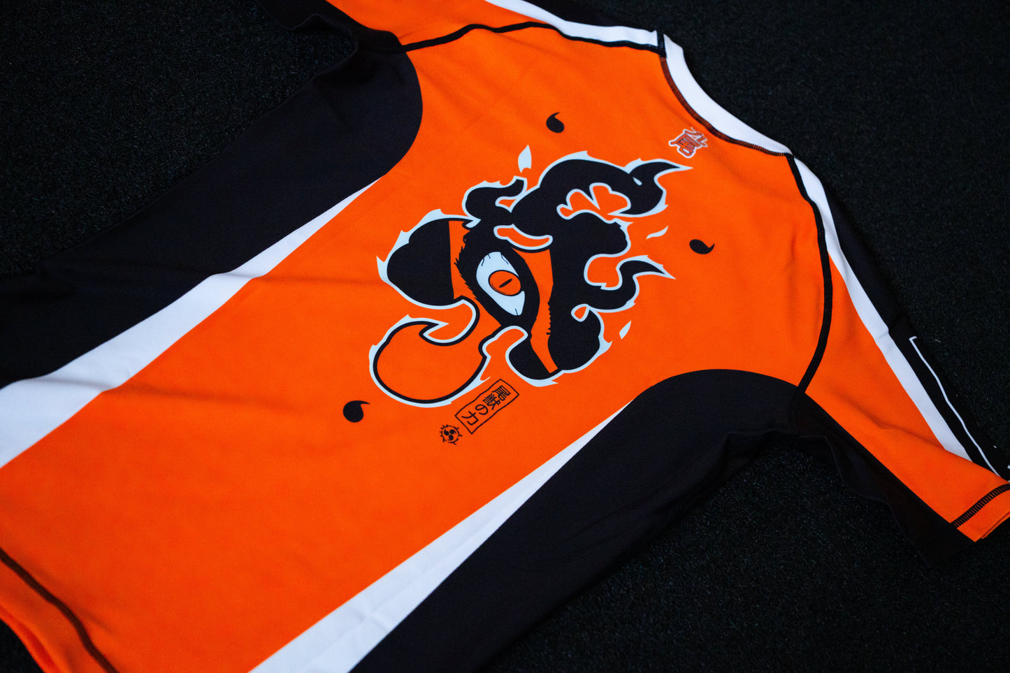 KURAMA/NARUTO COMPRESSION TEE